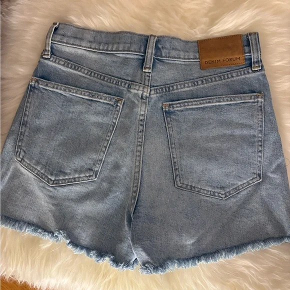 Aritzia Denim Forum The 50’s Arlo Short sz 27 - Picture 4 of 5